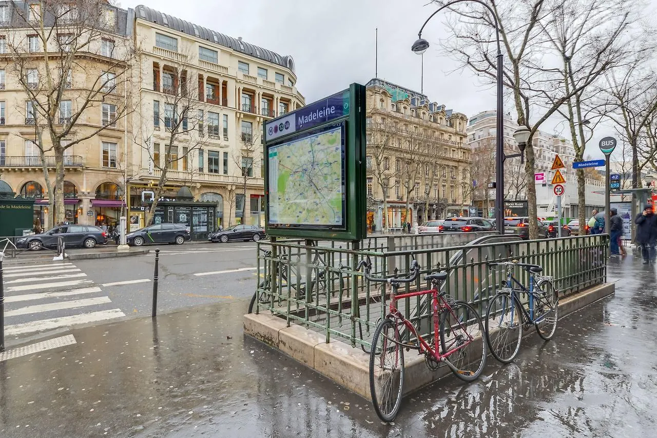 På 78 M² I 8:e - Champs Elysees, Med 3 Sovrum Och 1 Badrum