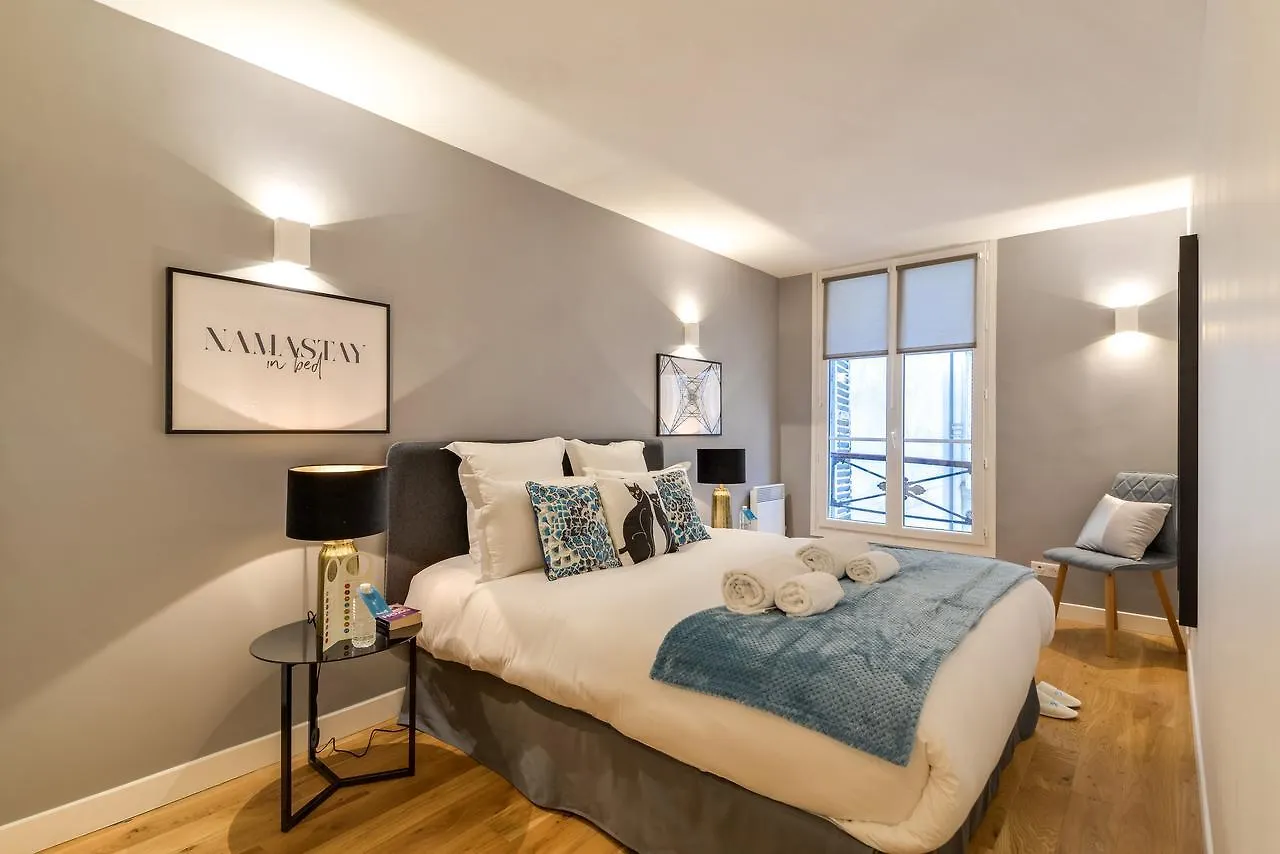 Lägenhet På 78 M² I 8:e - Champs Elysees, Med 3 Sovrum Och 1 Badrum