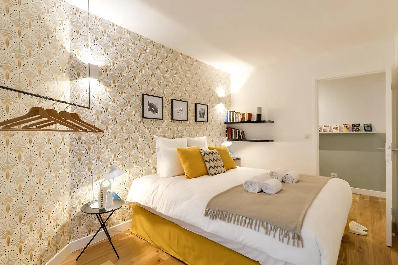 På 78 M² I 8:e - Champs Elysees, Med 3 Sovrum Och 1 Badrum Paris